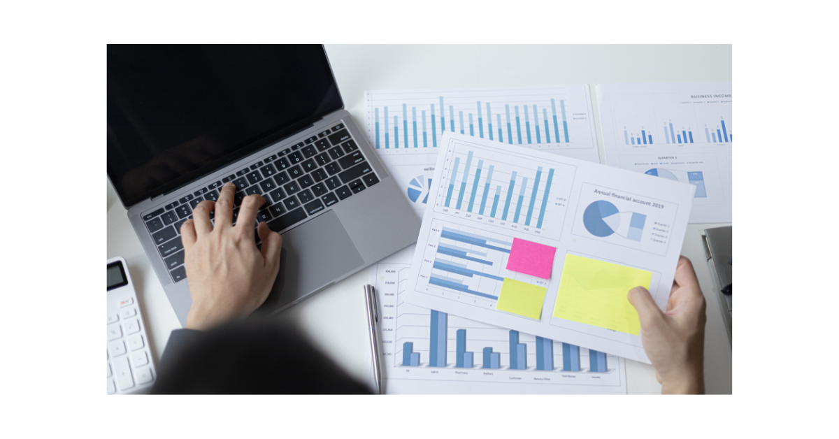 Están haciendo cálculos en su negocio.