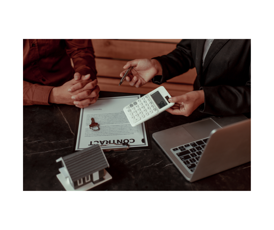 Están firmando una venta de un producto